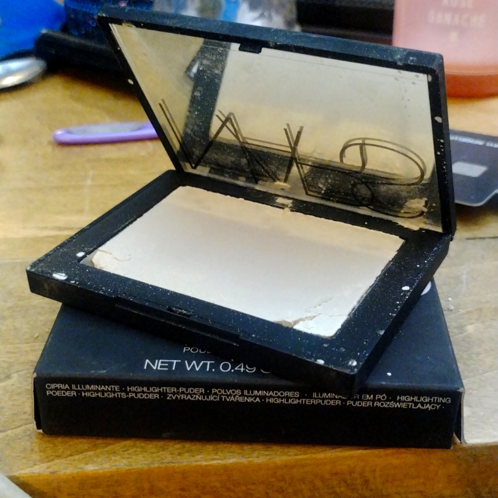 3/$20 NIB NARS Highlighting powder
